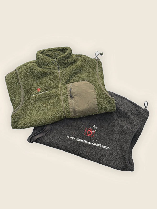 Gilet en sherpa avec logo, porté