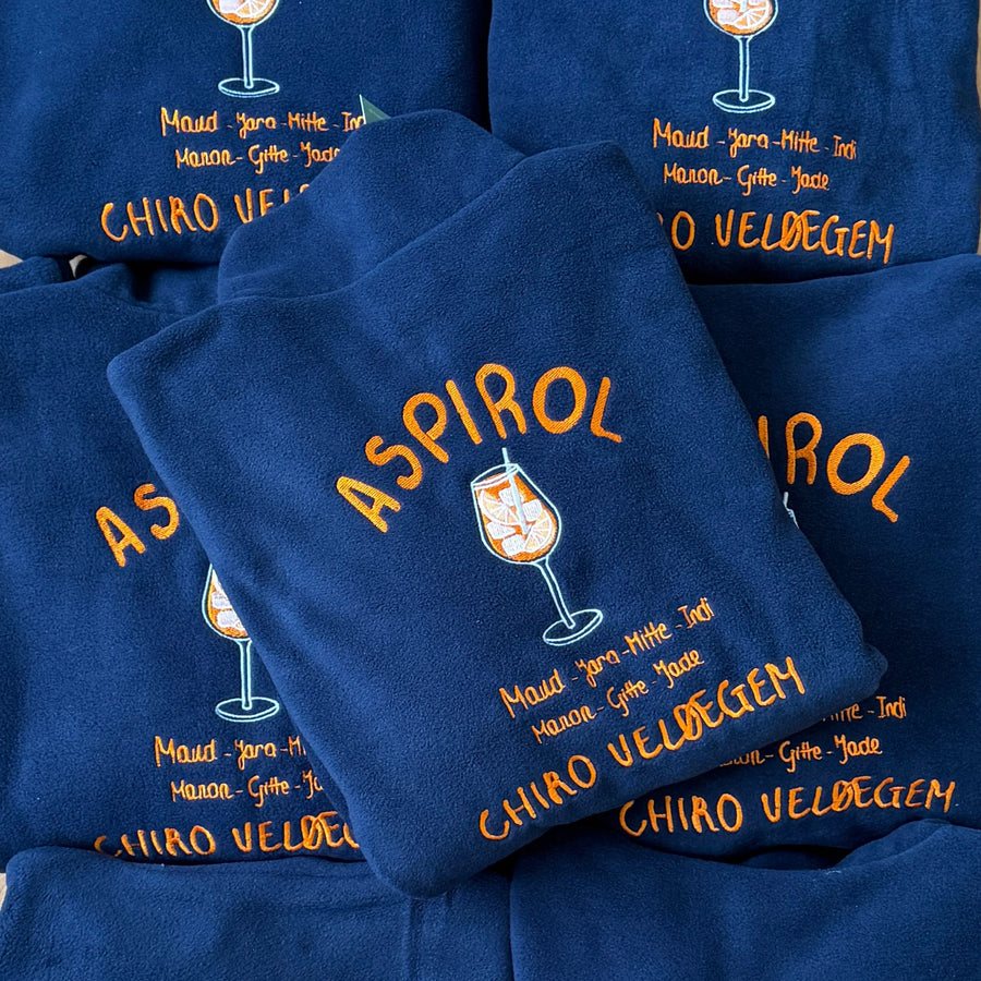 Pulls en polaire bleu marine avec le motif brodé Aspirol