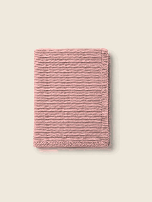 Gebreid babydekentje met lijntekening, in de kleur Oud roze