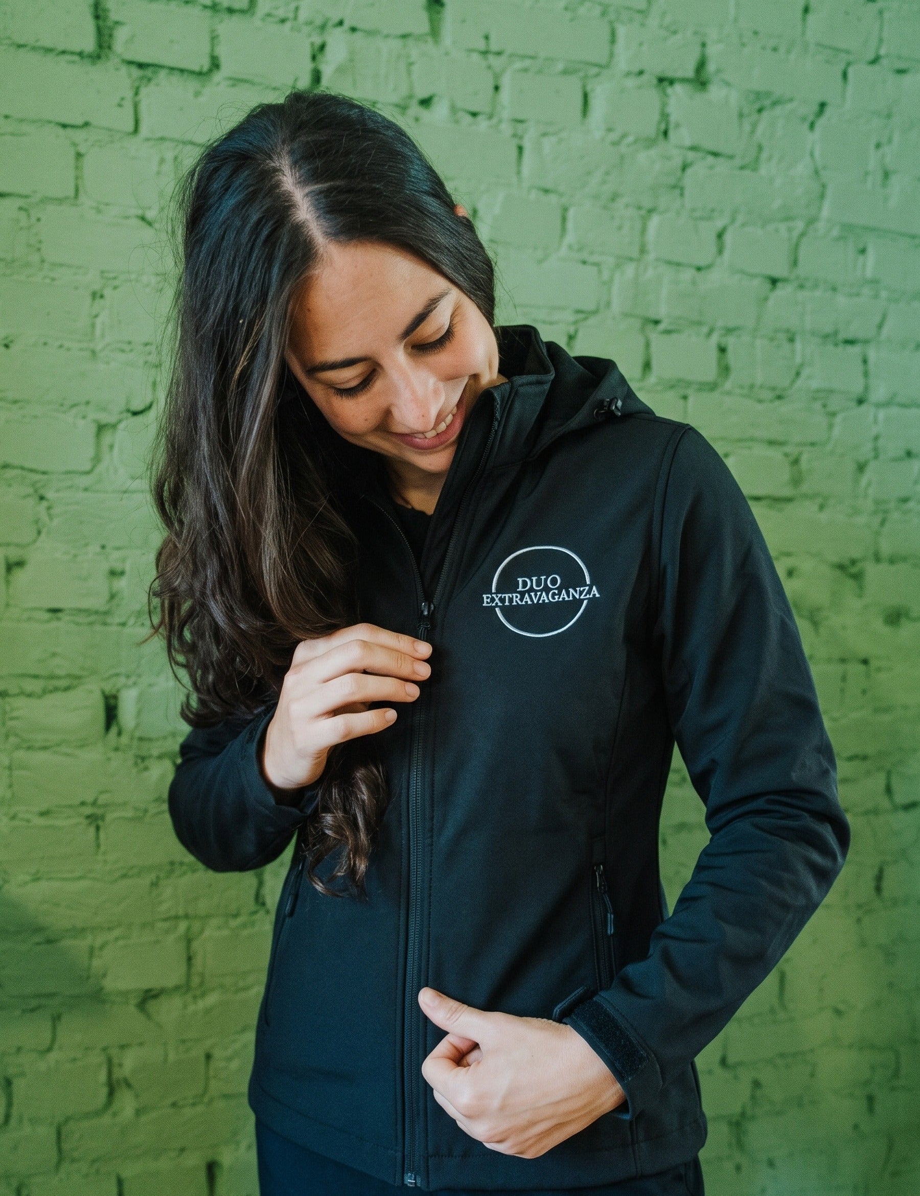 Premium softshell jas met borduring, gedragen
