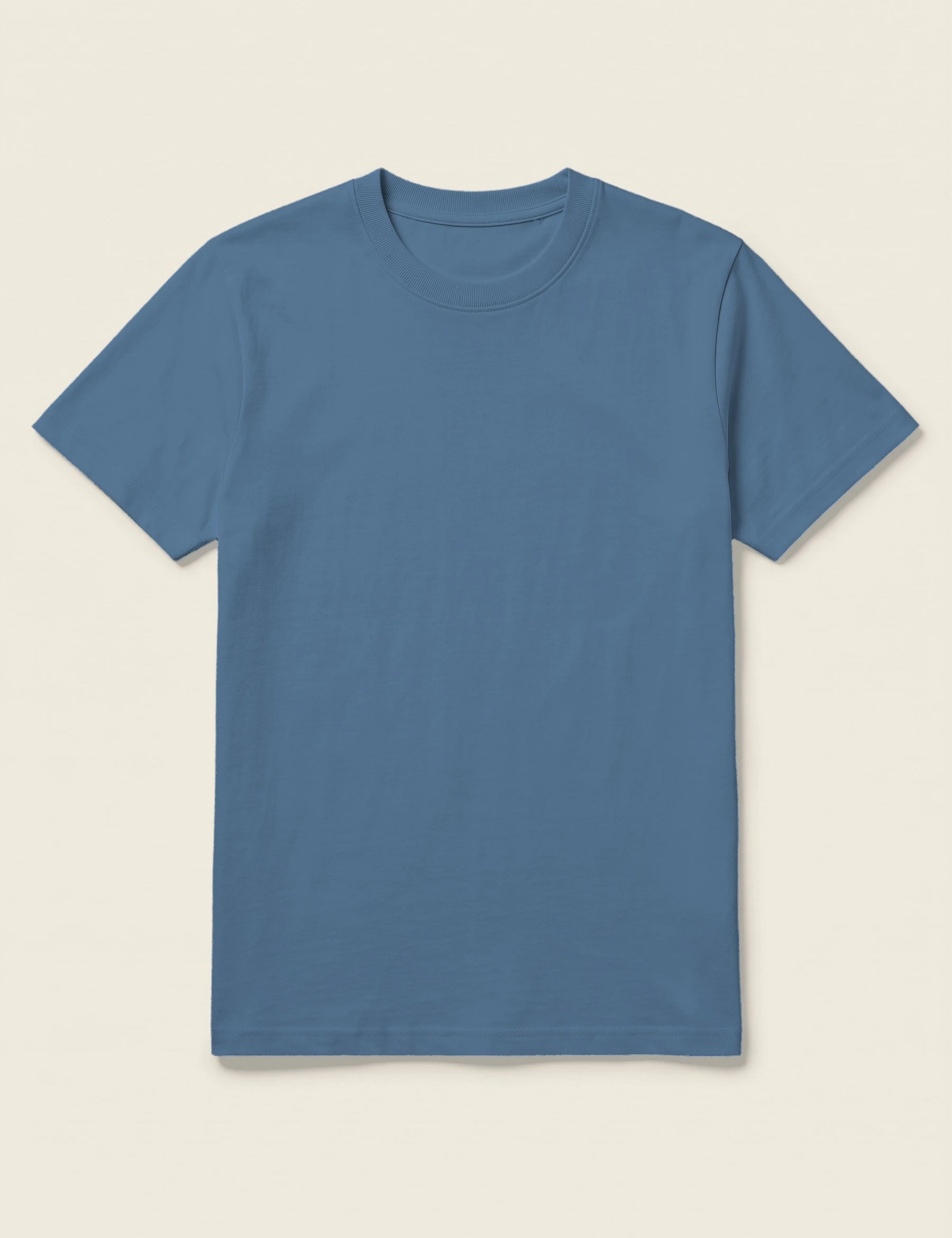 T-shirt in de kleur Nordic Blauw, te personaliseren met borduring door Tice Nits