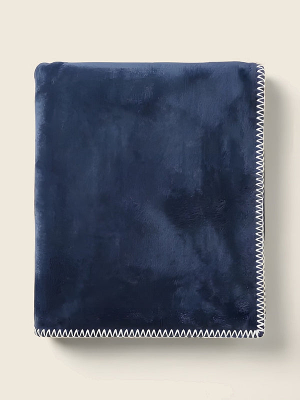 Luxe fleecedeken met lijntekening, in de kleur Navy