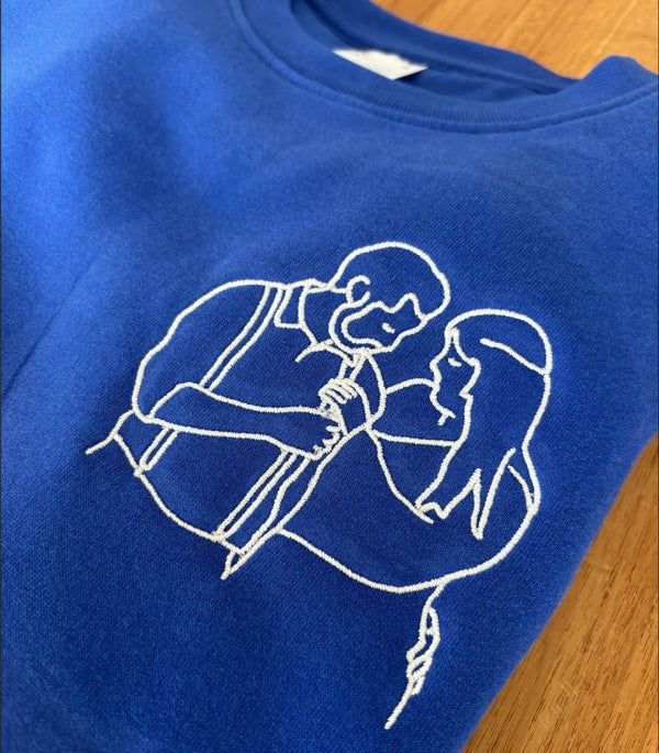 Pull avec dessin au trait, porté