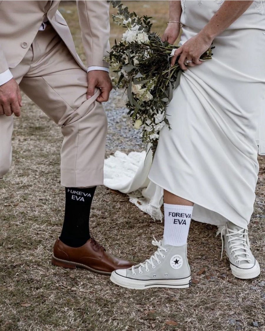 Cadeau de mariage avec des chaussettes à leur nom