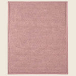 Gebreid babydekentje in Oud roze, plat open gelegd, nog zonder borduring